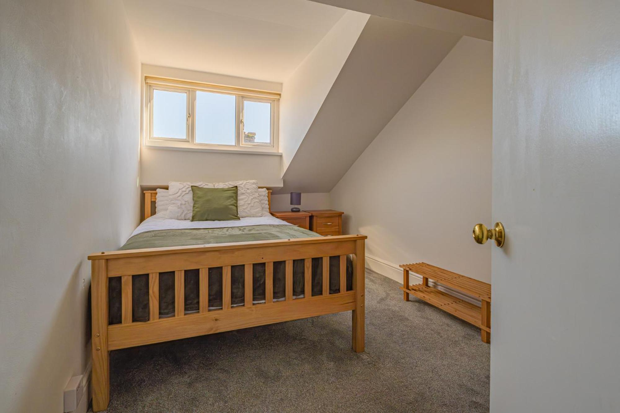 Castleview Coastal Comfort With 2 Parking Spaces Oystermouth Exterior foto
